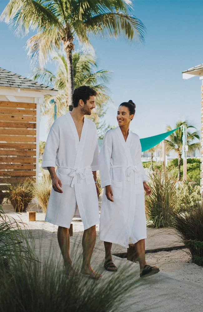 Couple dans un village spa