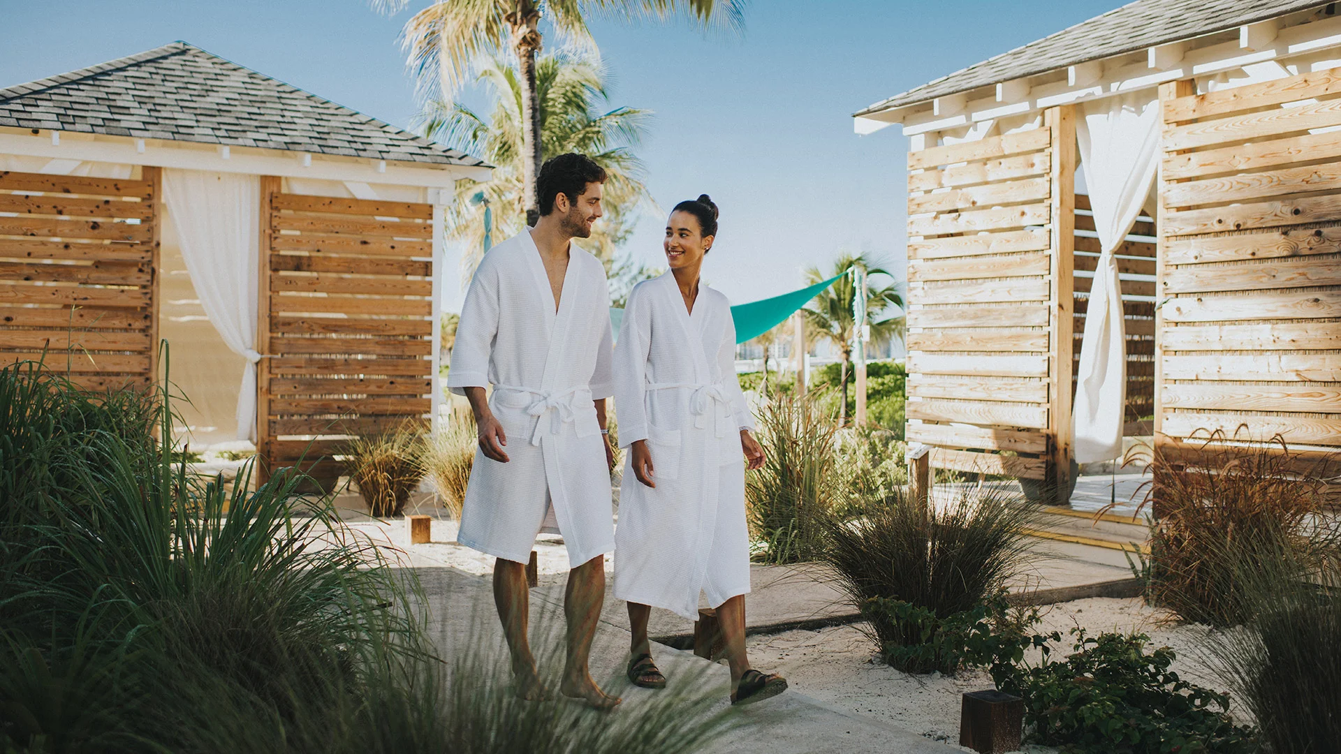 Couple dans un village spa